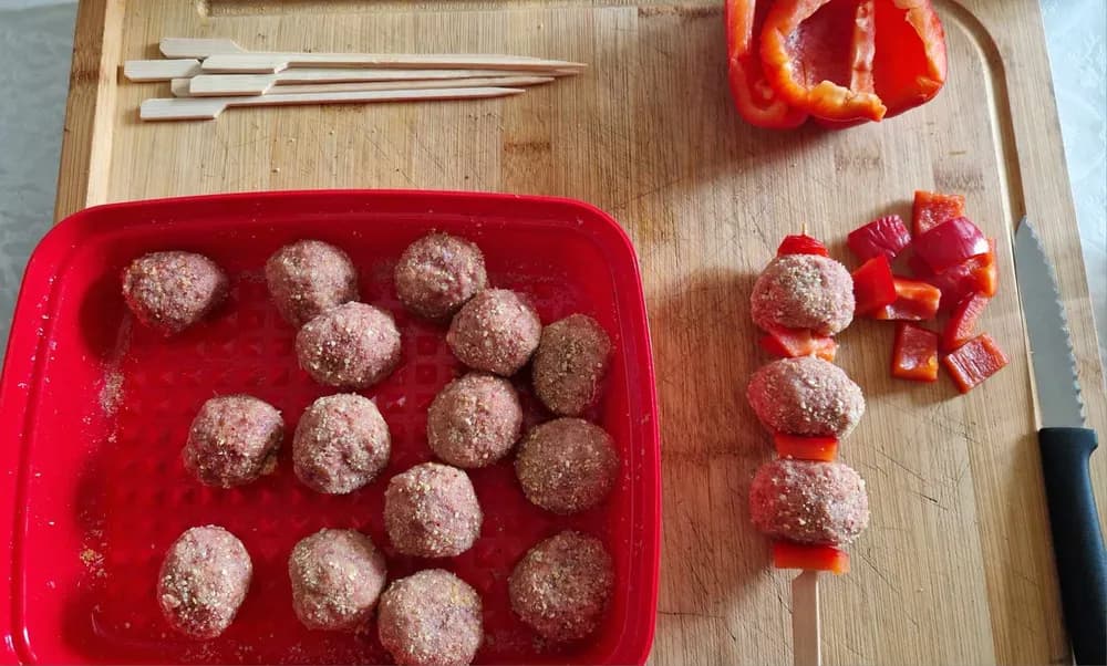 Image Brochettes de Boulettes à la Sauce Fromagère 7