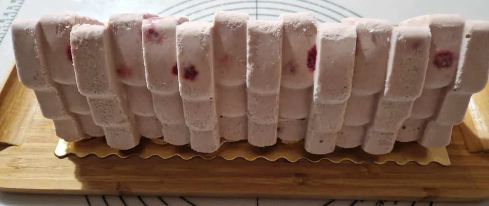 Image Bûche Framboise Chocolat Blanc 57