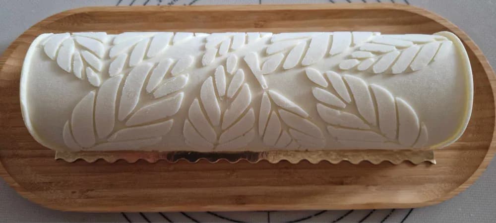 Image Bûche Mousse Chocolat Blanc Insert Fruits Rouges 53