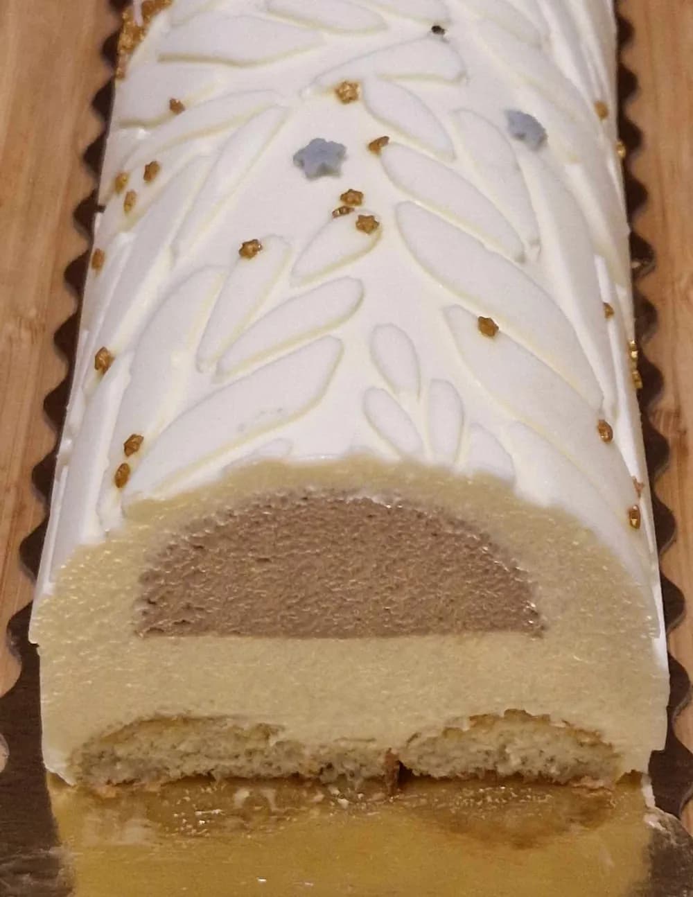 Image Bûche Mousse Chocolat Blanc Insert Fruits Rouges 55