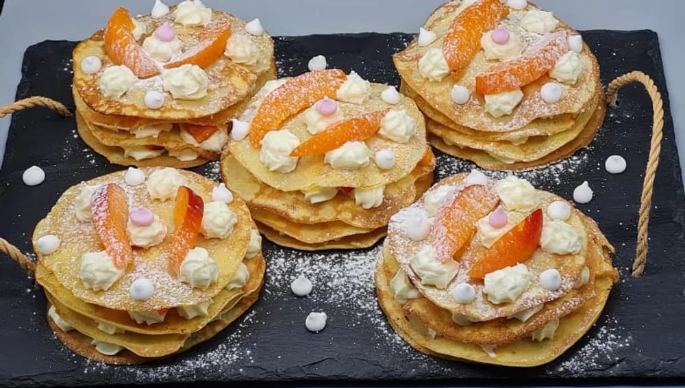 Image principale Minis Gâteaux de Crêpes Fruits et Chantilly