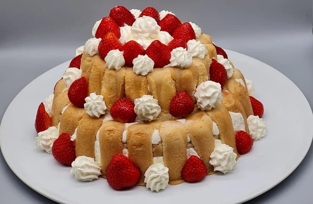 Image principale Pyramide de Charlottes aux Fraises