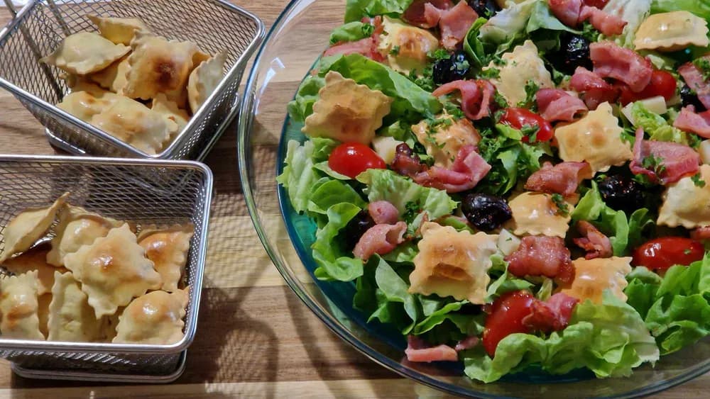 Image principale Salade aux Raviolis Grillés